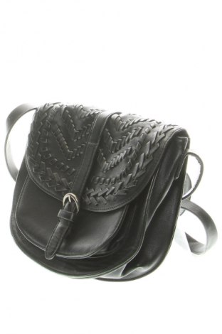 Дамска чанта Bershka, Цвят Черен, Цена 10,22 €