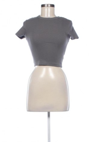 Női póló FSBN Sister, Méret S, Szín Szürke, Ár 5 938 Ft