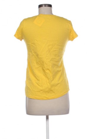 Γυναικείο t-shirt Fb Sister, Μέγεθος S, Χρώμα Κίτρινο, Τιμή 8,63 €