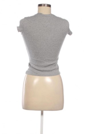 Γυναικείο t-shirt Weekday, Μέγεθος XS, Χρώμα Γκρί, Τιμή 5,60 €