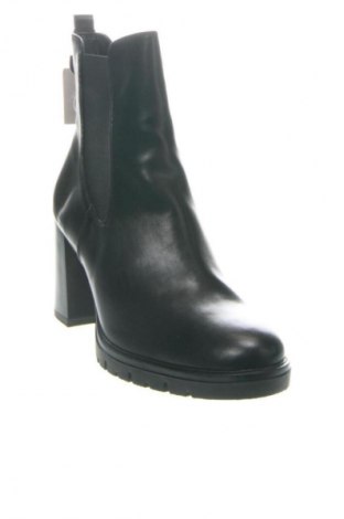 Damskie botki Tamaris, Rozmiar 38, Kolor Czarny, Cena 272,99 zł