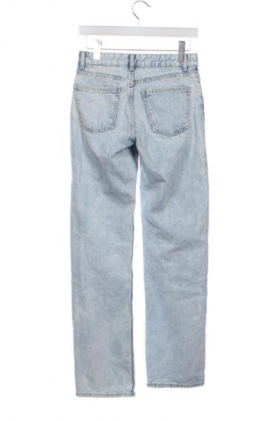 Γυναικείο Τζίν Bershka, Μέγεθος S, Χρώμα Μπλέ, Τιμή 15,00 €