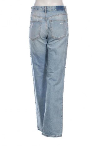 Γυναικείο Τζίν Bershka, Μέγεθος M, Χρώμα Μπλέ, Τιμή 15,00 €