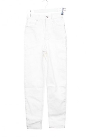 Női farmernadrág Bershka, Méret XXS, Szín Fehér, Ár 11 839 Ft