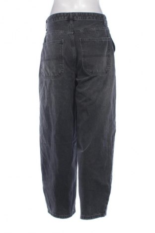 Női farmernadrág Bershka, Méret M, Szín Szürke, Ár 6 092 Ft