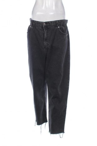 Дамски дънки Bershka, Размер L, Цвят Черен, Цена 27,68 €