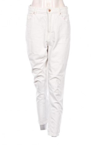 Dámské džíny  Bershka, Velikost M, Barva Bílá, Cena  425,00 Kč