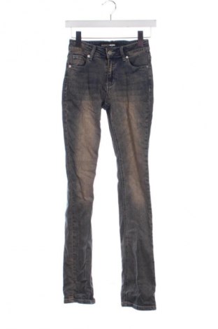 Női farmernadrág Fashion nova, Méret XS, Szín Sokszínű, Ár 9 917 Ft