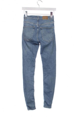 Γυναικείο Τζίν Perfect Jeans By Gina Tricot, Μέγεθος XS, Χρώμα Μπλέ, Τιμή 17,00 €