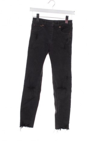 Дамски дънки Pull&Bear, Размер XS, Цвят Черен, Цена 24,00 €