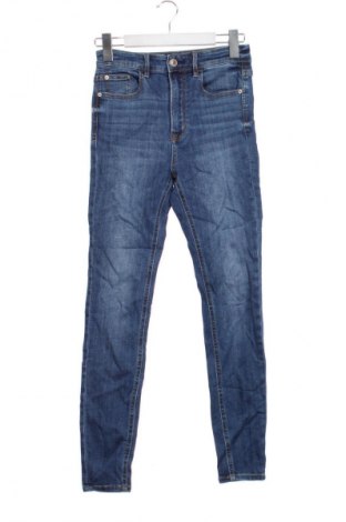 Γυναικείο Τζίν Stradivarius, Μέγεθος XS, Χρώμα Μπλέ, Τιμή 13,99 €