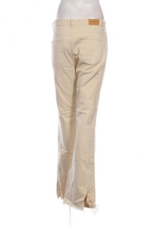 Női farmernadrág Stradivarius, Méret L, Szín Ekrü
, Ár 6 198 Ft