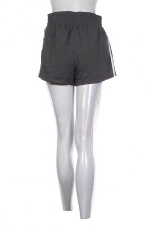 Női rövidnadrág Adidas, Méret S, Szín Szürke, Ár 7 025 Ft