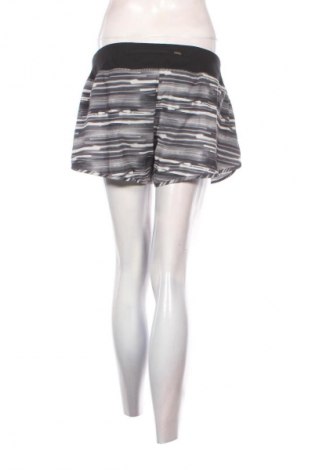 Дамски къс панталон Nike, Размер M, Цвят Многоцветен, Цена 17,00 €