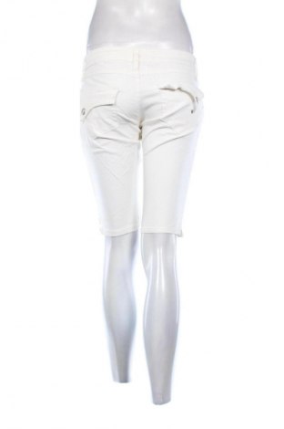 Dámske kraťasy  P.l.s, Veľkosť M, Farba Biela, Cena  16,00 €