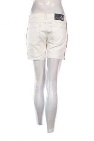 Női rövidnadrág Red Chilli, Méret M, Szín Fehér, Ár 4 042 Ft