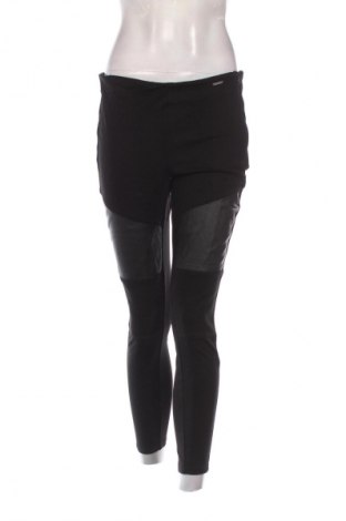 Дамски клин Guess, Размер L, Цвят Черен, Цена 20,96 €