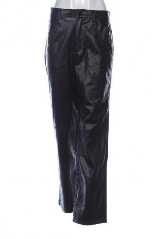 Damen Lederhose Bershka, Größe XL, Farbe Schwarz, Preis € 59,99