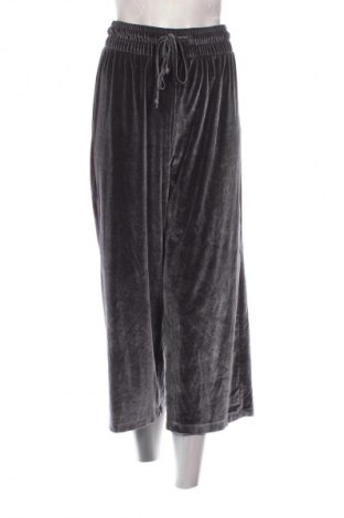 Damenhose Bershka, Größe M, Farbe Grau, Preis € 15,00