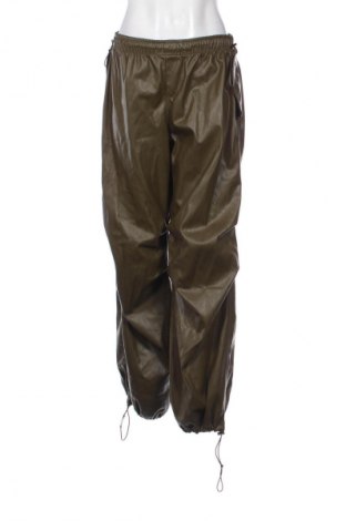 Damenhose Bershka, Größe M, Farbe Grün, Preis € 15,00