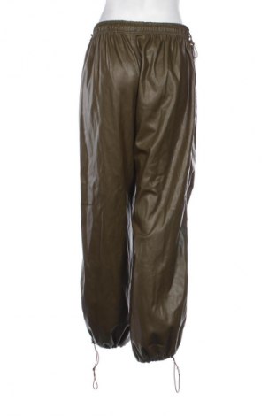 Damenhose Bershka, Größe M, Farbe Grün, Preis € 15,00