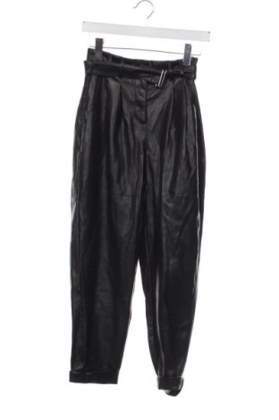 Γυναικείο παντελόνι Bershka, Μέγεθος XS, Χρώμα Μαύρο, Τιμή 14,77 €