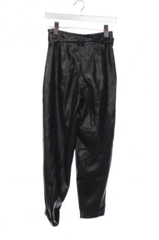 Γυναικείο παντελόνι Bershka, Μέγεθος XS, Χρώμα Μαύρο, Τιμή 14,77 €
