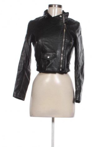 Γυναικείο δερμάτινο μπουφάν Bershka, Μέγεθος S, Χρώμα Μαύρο, Τιμή 30,00 €