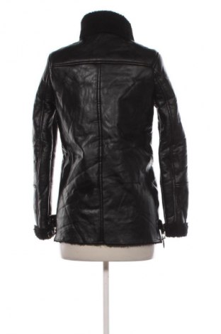 Γυναικείο μπουφάν Bershka, Μέγεθος XS, Χρώμα Μαύρο, Τιμή 31,99 €