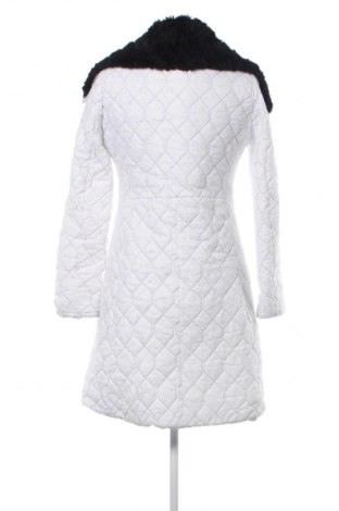 Γυναικείο μπουφάν Lucy, Μέγεθος M, Χρώμα Λευκό, Τιμή 46,63 €