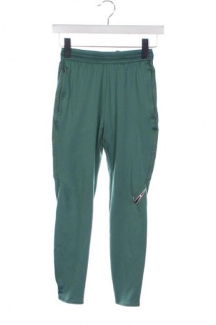Детско спортно долнище Nike, Размер 8-9y/ 134-140 см, Цвят Зелен, Цена 17,00 €