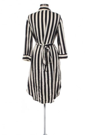 Ruha Bershka, Méret L, Szín Sokszínű, Ár 10 102 Ft