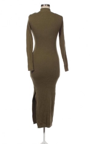 Рокля Bershka, Размер M, Цвят Зелен, Цена 11,75 €
