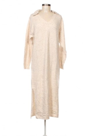 Рокля Bershka, Размер S, Цвят Бежов, Цена 11,75 €