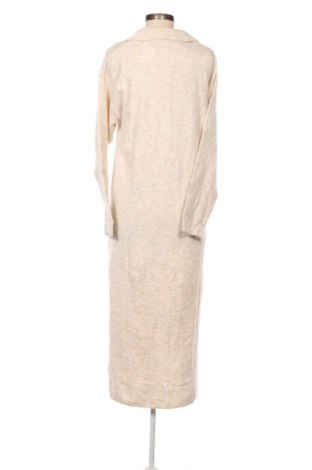 Рокля Bershka, Размер S, Цвят Бежов, Цена 11,75 €