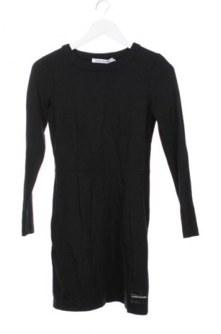 Рокля Calvin Klein Jeans, Размер XS, Цвят Черен, Цена 29,14 €