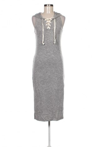 Рокля Chic A Booti, Размер M, Цвят Сив, Цена 16,36 €