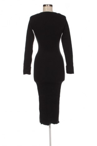 Рокля Gina Tricot, Размер M, Цвят Черен, Цена 32,21 €