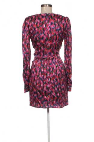 Рокля Guess, Размер S, Цвят Многоцветен, Цена 91,00 €