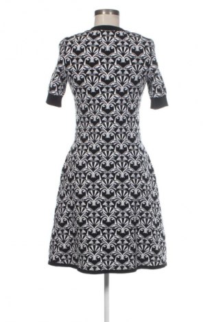 Рокля Hugo Boss, Размер M, Цвят Многоцветен, Цена 65,44 €