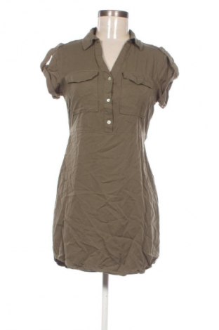 Kleid Reserved, Größe XS, Farbe Grün, Preis € 19,97