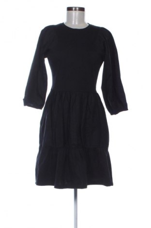 Ruha Silvian Heach, Méret M, Szín Fekete, Ár 17 359 Ft