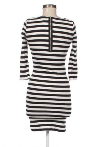 Рокля Stradivarius, Размер S, Цвят Многоцветен, Цена 6,64 €