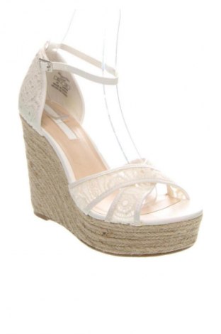 Sandály Bershka, Velikost 40, Barva Bílá, Cena  669,00 Kč