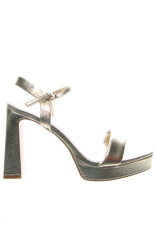 Sandály Stradivarius, Velikost 37, Barva Zlatistá, Cena  449,00 Kč