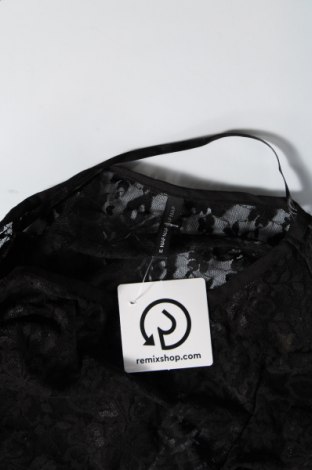 Γυναικεία μπλούζα Naf Naf, Μέγεθος M, Χρώμα Μαύρο, Τιμή 2,82 €