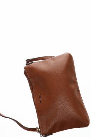 Дамска чанта DKNY, Цвят Кафяв, Цена 53,40 лв.