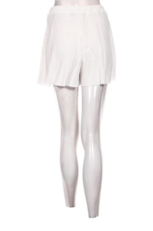 Damen Shorts Boohoo, Größe M, Farbe Weiß, Preis 6,71 €