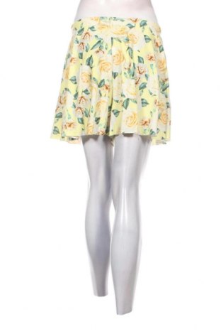 Γυναικείο κοντό παντελόνι Boohoo, Μέγεθος S, Χρώμα Πολύχρωμο, Τιμή 6,87 €