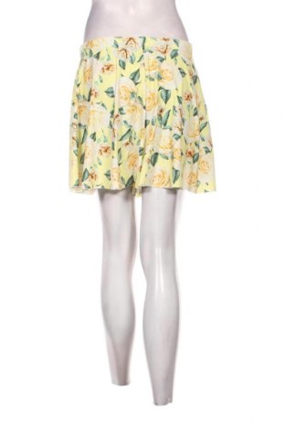 Damen Shorts Boohoo, Größe M, Farbe Mehrfarbig, Preis 15,98 €